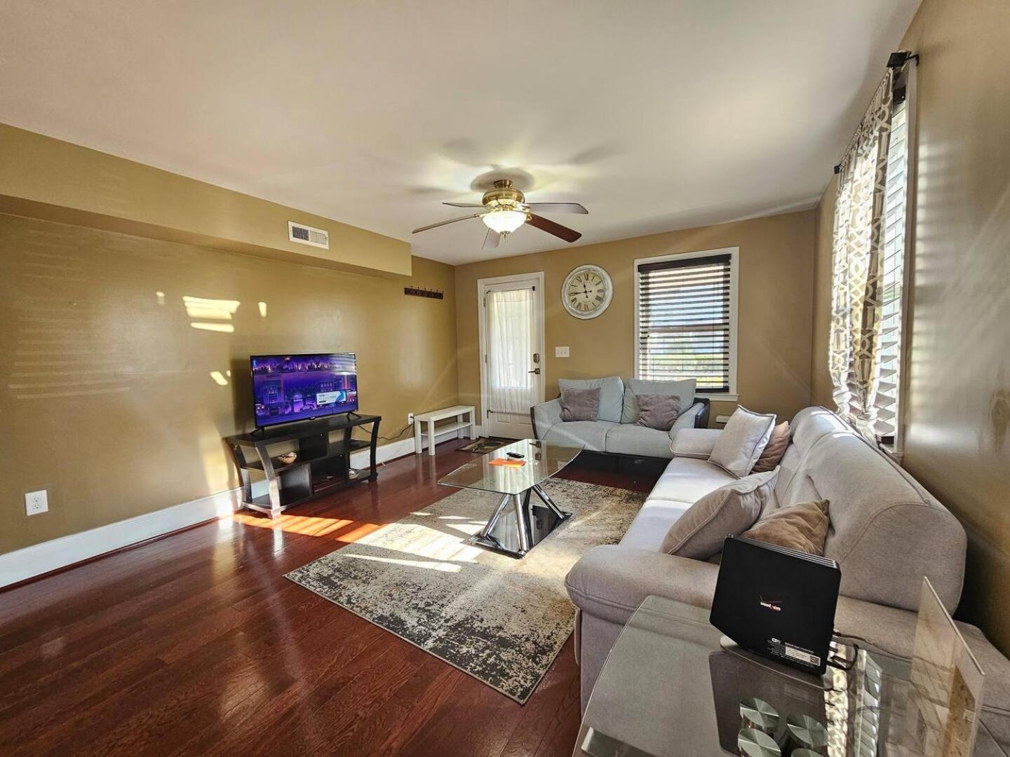 Two Story Queen Primary Таусон Экстерьер фото